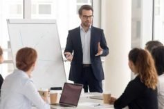 مهارات التأكيد والحزم والتعامل مع المواقف الصعبة